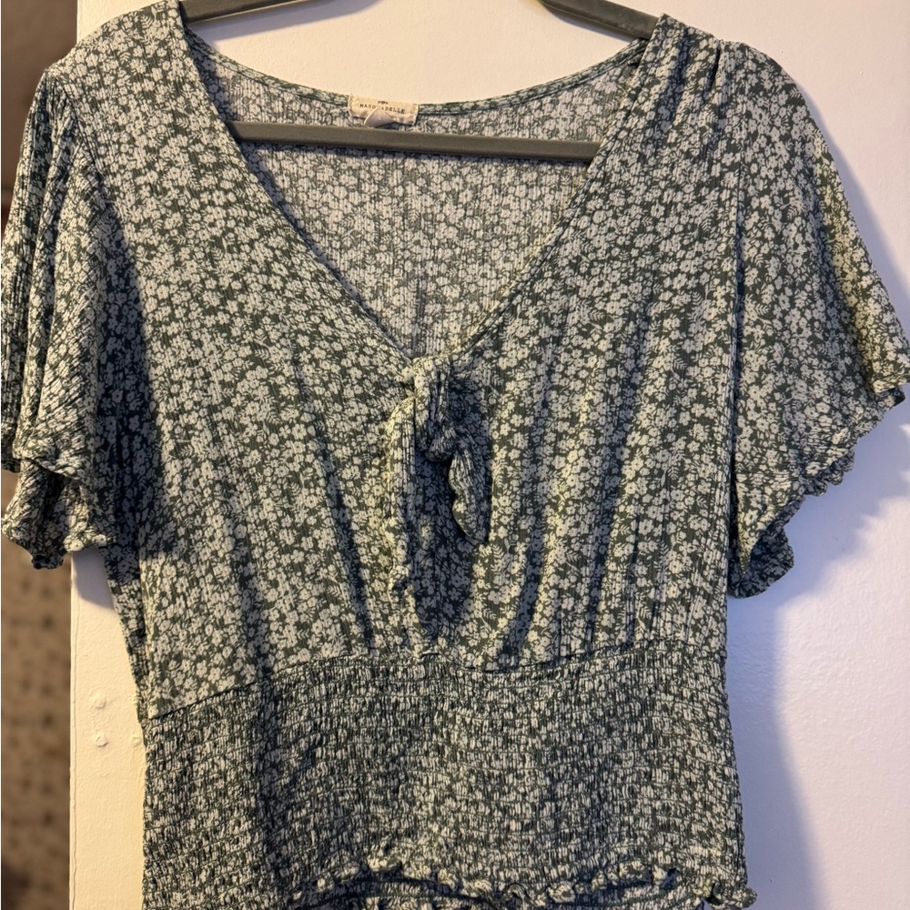 Chic Floral V-Neck Blouse in Green